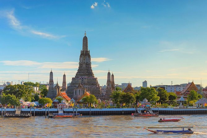 Bangkok Two Temple Tour: Wat Pho, Emerald Buddha & Grand Palace - Meeting the Emerald Buddha at Wat Phra Kaew