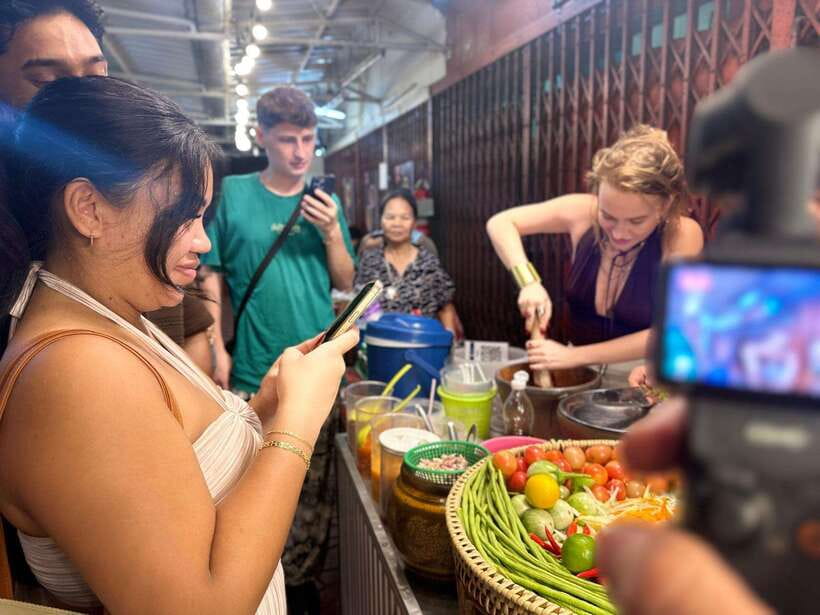 Bangkok Walking Tour : Mouthwatering Journey Food Tour - Three hours through Bangkok Chinatown