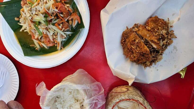 Bangkok Walking Tour : Mouthwatering Journey Food Tour - Kwan, Peak, and the value of a local guide