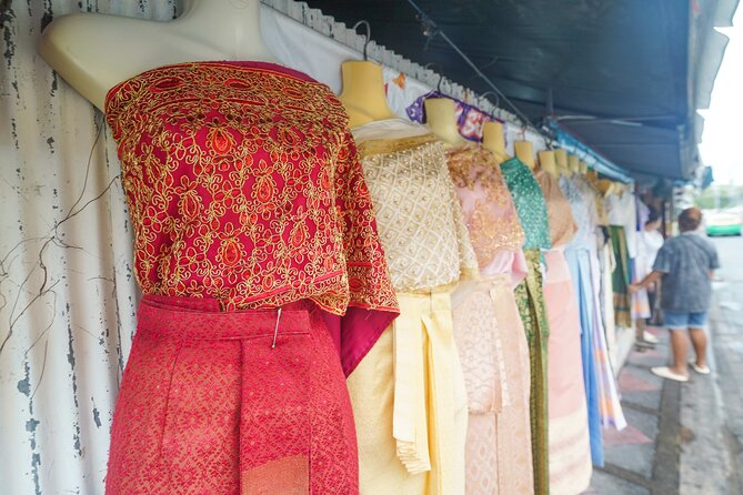 Bangkok Wat Pho and Flower Market Historical Walking Tour - A short boat ride across Bangkok’s waterways
