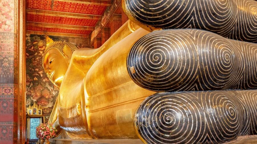 Bangkok: Wat Pho and Wat Arun Guided Walking Tour - The walk to Wat Arun