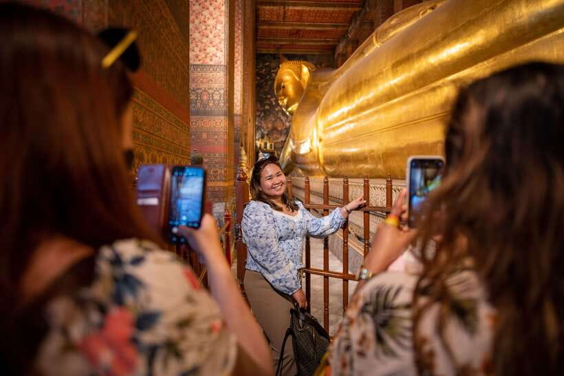 Bangkok: Wat Pho and Wat Arun Guided Walking Tour - What the guides add