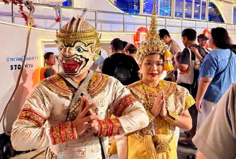 Bangkok: White Orchid Chao Phraya Dinner Cruise free Beer - Why the White Orchid works best after dark