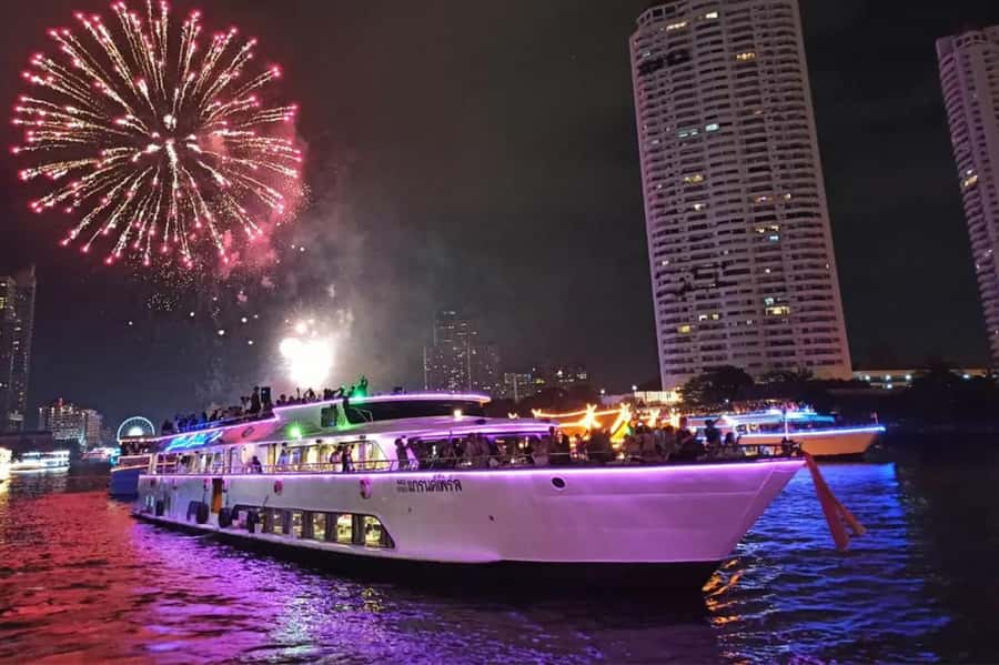 Bangkok: Wonderful Pearl Dinner Cruise and Live Performance - Choosing between the upper deck and indoor seating