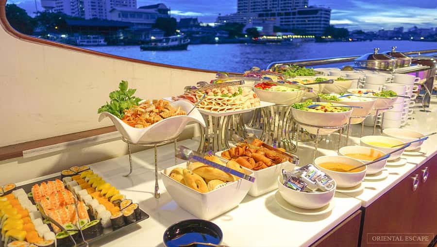 Bangkok: Wonderful Pearl Dinner Cruise and Live Performance - Service, drinks, and the small extras