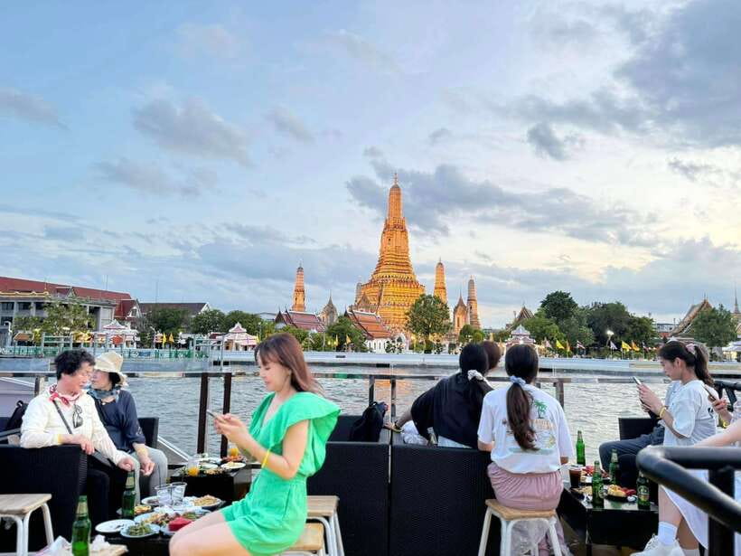 Bangkok: Yodsiam Sightseeing Cruise Snacks & Unlimited Beer - A quick party ride on the Chao Phraya