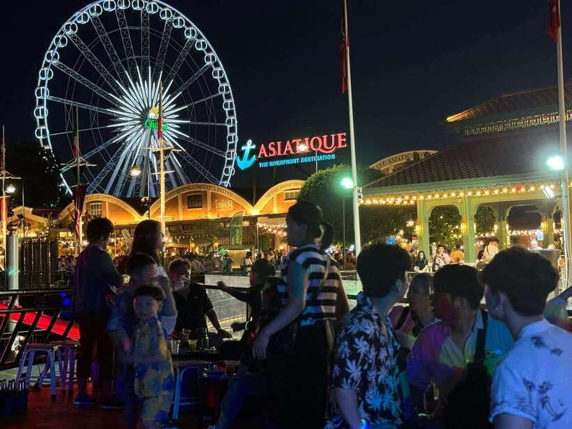 Bangkok: Yodsiam Sightseeing Cruise Snacks & Unlimited Beer - What the first minutes onboard feel like