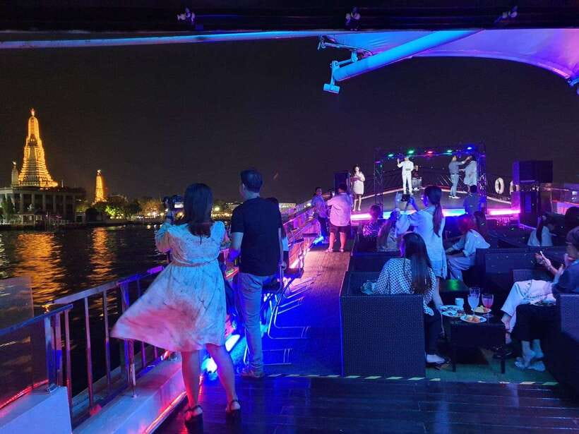 Bangkok: Yodsiam Sightseeing Cruise Snacks & Unlimited Beer - Beer, soft drinks, and the snack buffet