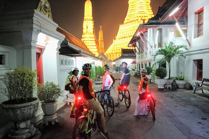 Bike Bangkok at Night with Thai Dinner - Dinner at a family home in Thonburi