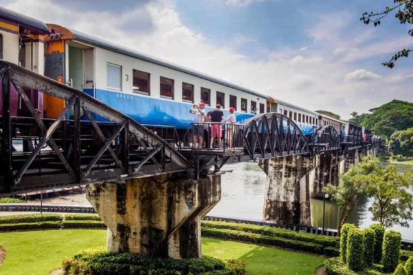 BKK: Damnoen Floating Market, Maeklong Rail & River Bridge - Kanchanaburi War Cemetery gives the history a human scale