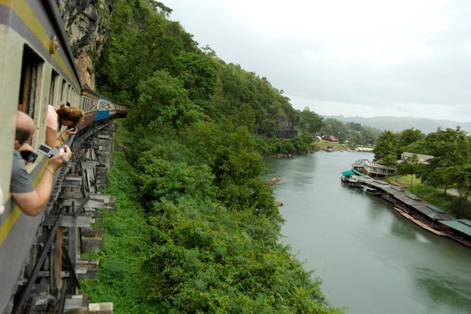 Bridge on the River Kwai and Thailand-Burma Railway Guided Tour - A quiet pause at Kanchanaburi War Cemetery