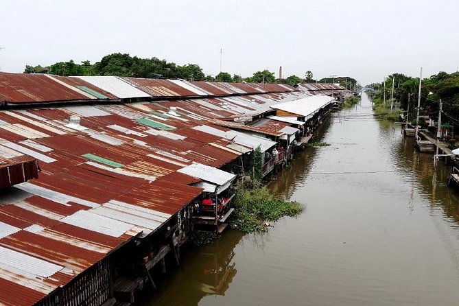 Chachoengsao Day Trip Including Bang Pakong River Cruise from Bangkok - Wat Paknam Jolo and its gold-covered chapel