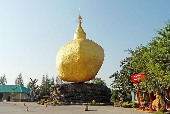 Chachoengsao One Day Trip from Bangkok : Historic Market and Buddhist Temples - Ban Mai Market beside the river