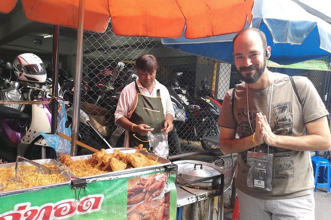CHOB Bangkok Walking Tour (Talking + Walking + Eating) - From old religious sites to the Giant Swing