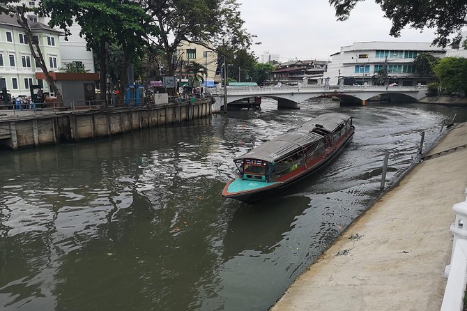 CHOB Bangkok Walking Tour (Talking + Walking + Eating) - Shopping, markets, and local routines