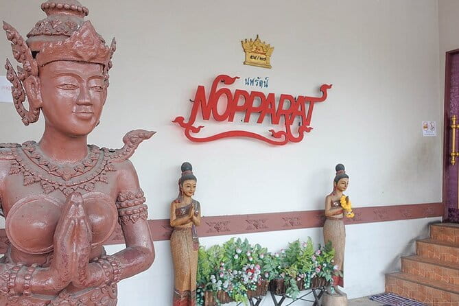 ChomSindh Authentic Thai Dining Experience - Lunch or Dinner - Getting there and planning the two-hour meal