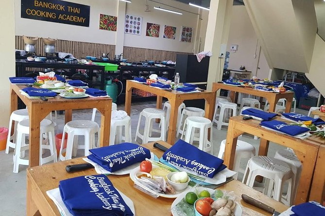 Choose 5 Dishes: Half-Day Cooking Class in Sukhumvit with Market Tour - Getting there and planning the day