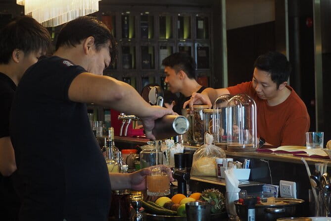 Cocktail Academy in Bangkok - Why the group format works