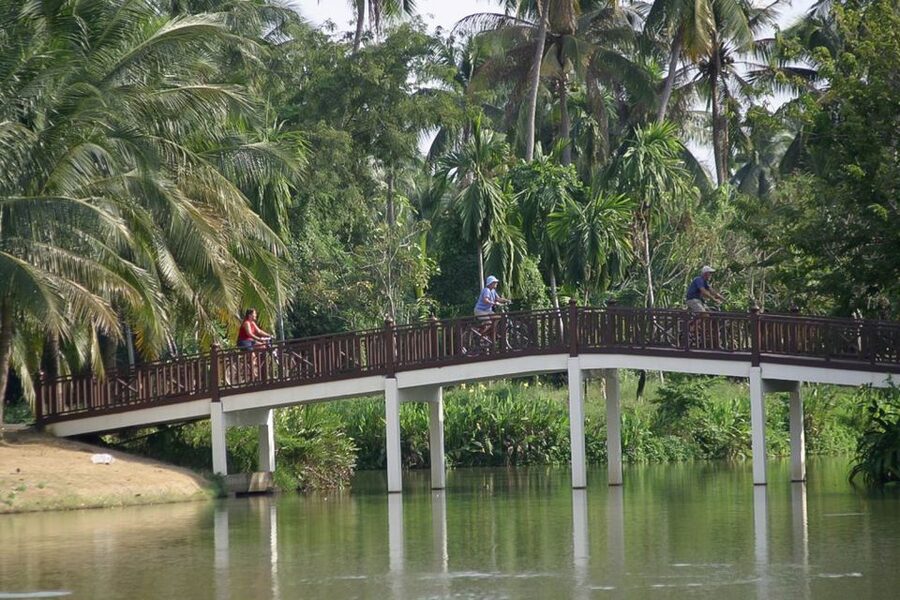 Colors Of Bangkok: 4-Hour Small Group Bike Tour - Wat Bang Krasop and a glimpse of neighborhood life
