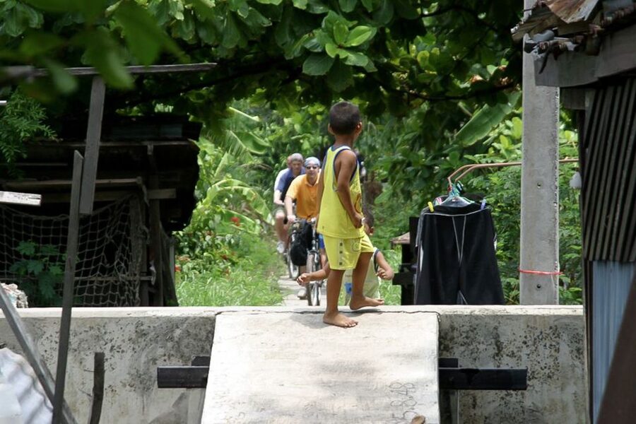 Colors Of Bangkok: 4-Hour Small Group Bike Tour - Meeting the guide and crossing the Chao Phraya