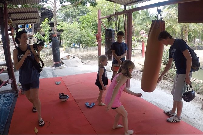 Colors of Bangkok Private tour - Starting at Rama III with a short briefing