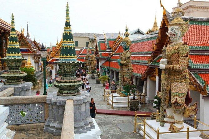 Damnern Saduak Floating Market, Grand Palace and Wat Phra Keo Tour from Bangkok - Entering the Grand Palace