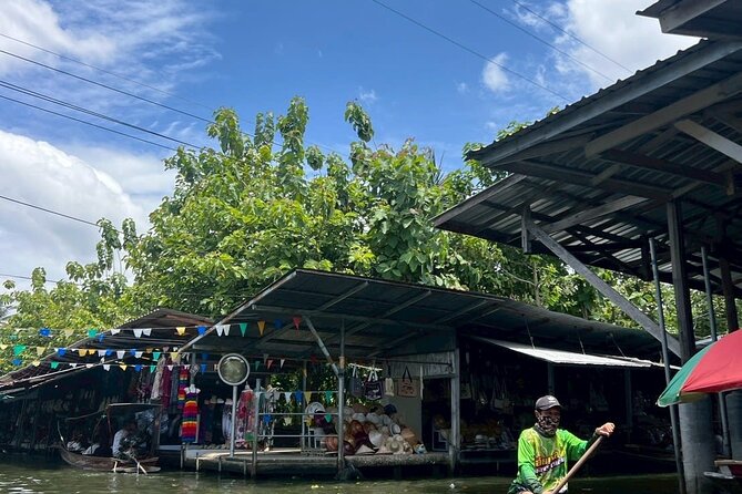 Damnoen Saduak and Maeklong Railway Market Tour with Private Car - The Private Car Makes the Outskirts Easier