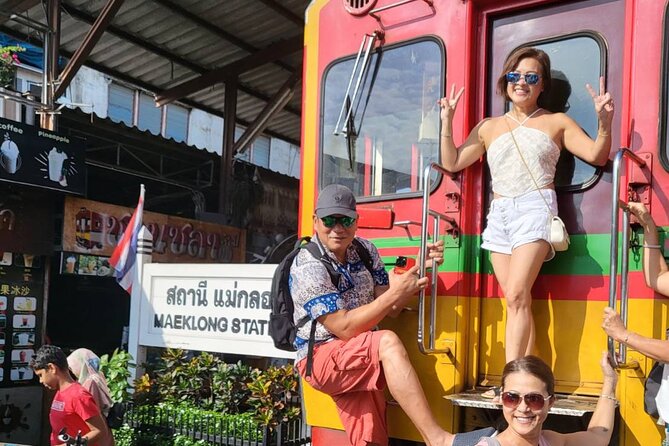 Damnoen Saduak Floating Market and Maeklong Railway Market Tour - What the guide adds to the day