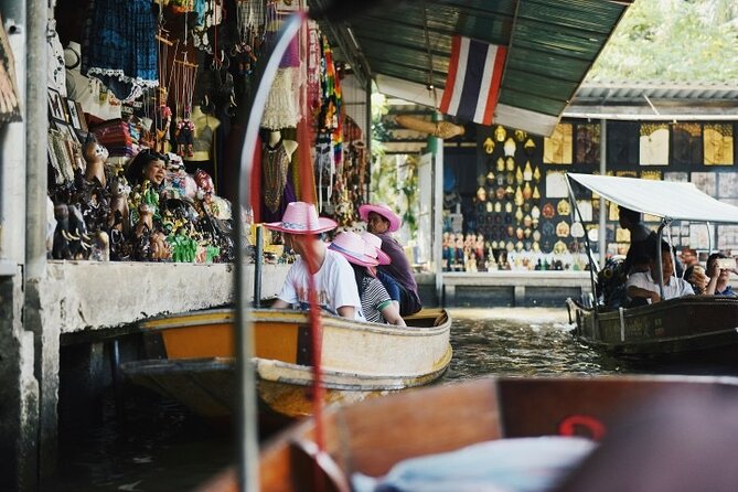 Damnoen Saduak Floating Market & Maeklong Market Tour frm Bangkok - Damnoen Saduak by boat
