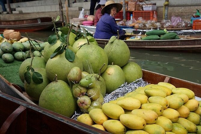 Damnoen Saduak Floating Market & Maeklong Railway From Bangkok - Heat, rain, and the practical kit