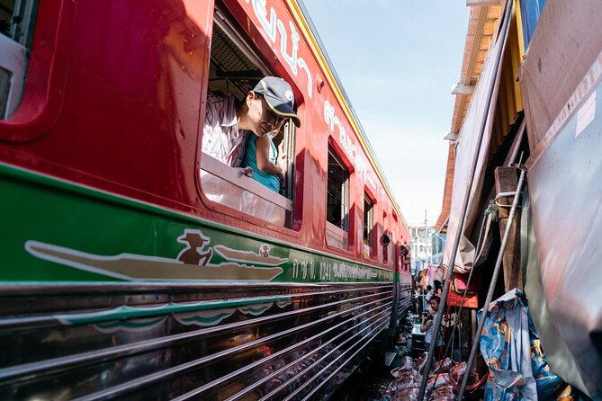 Damnoen Saduak Floating Market & Maeklong Train Market Tour - What the private format changes