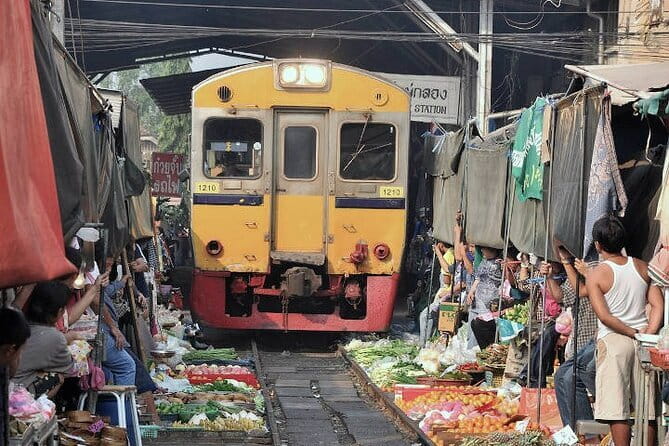 Damnoen Saduak Floating Market & Railway Market Tour from Bangkok - A long-tail boat into Damnoen Saduak