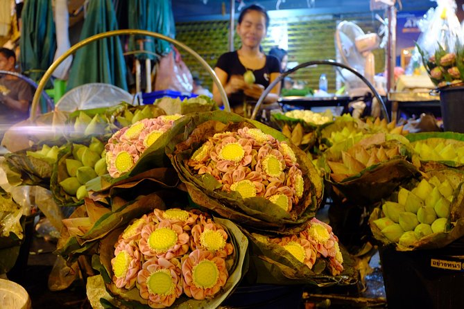 Discover Bangkok at Night 5-Hour Bike Tour with dinner - Pak Khlong flower market and the smell of Bangkok