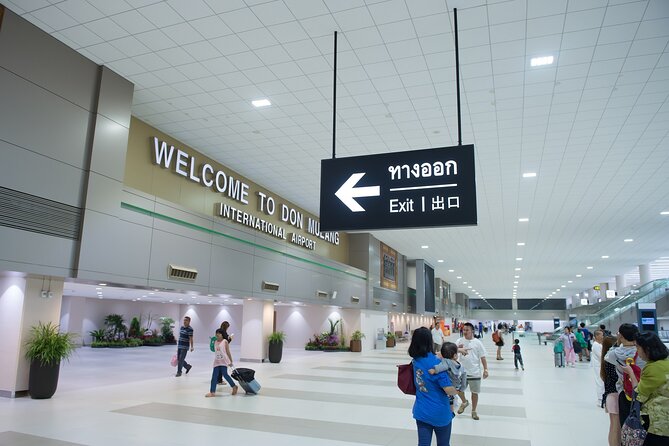 Don Mueang Guided VIP Fast Track Immigration Service - Meeting your hostess after landing
