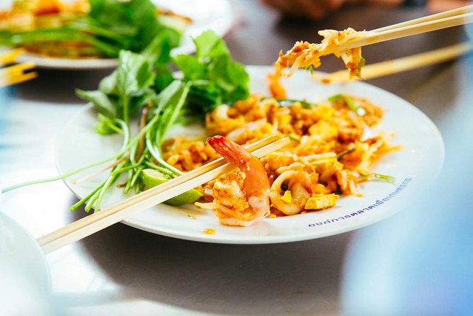 Drinks & Bites in Bangkok Private Tour - Starting at Pratunam Market with pork satay
