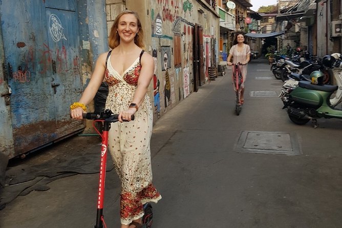 Electric Scooter Tour of Bangkok - Pak Khlong Flower Talat at the right time