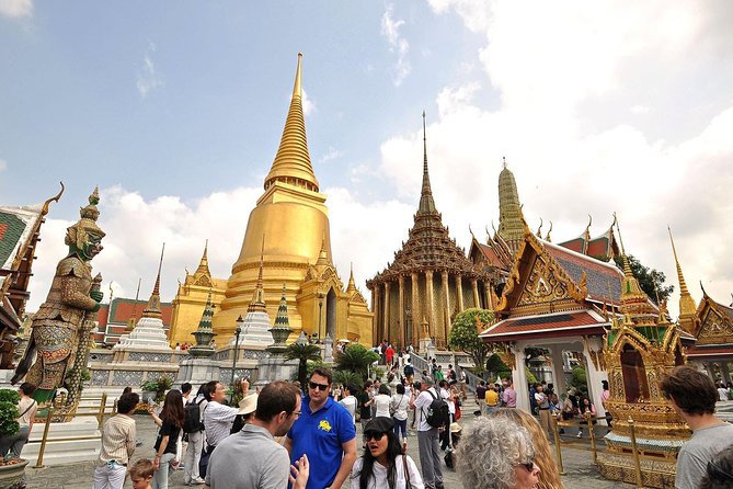Exclusive Tour – Grand Palace, Emerald Buddha & Reclining Buddha - Wat Pho and the Reclining Buddha in 45 minutes