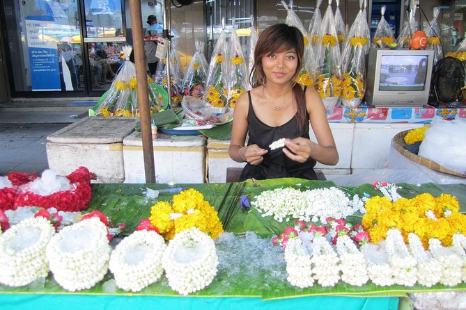 Experience Bangkok at Night with Streetfood Dinner & Foot Massage - Why this Bangkok night tour works