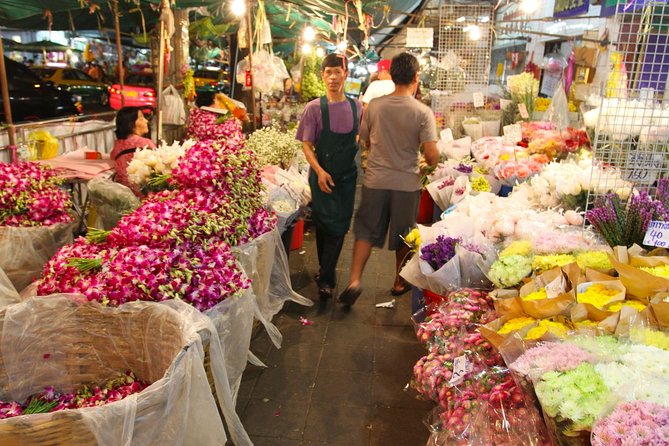 Explore Bangkok: Guided City and Temple Tour - The guide and the value of local explanation