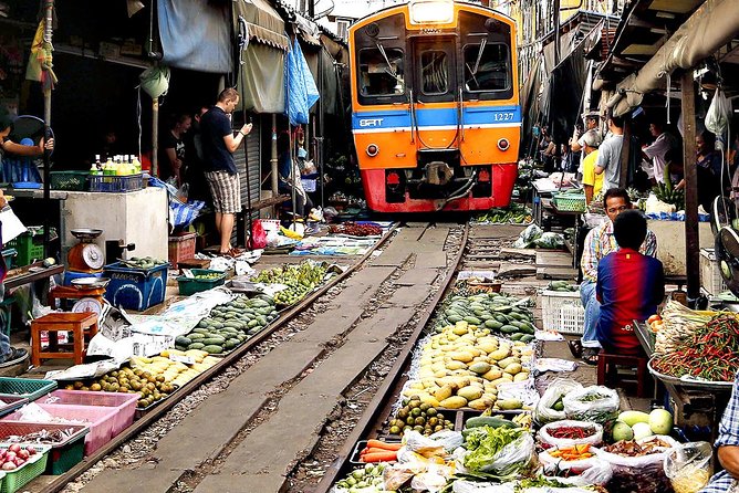 Famous Markets Tour: Maeklong Railway & Damnoen Saduak Floating - 8 a.m. pickup and the ride out of Bangkok