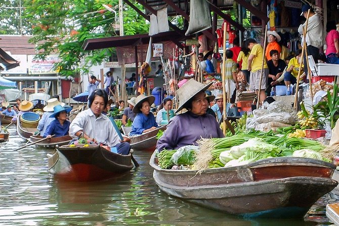Famous Markets Tour: Maeklong Railway & Damnoen Saduak Floating - The canal ride to Damnoen Saduak