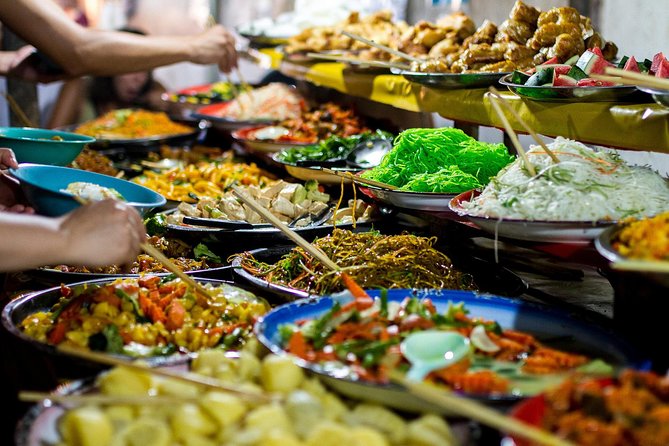 Famous Thai Street Food Tasting Experience! - Timing, pickup, and practical planning