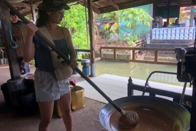 Floating and Railway Markets with Kwan Damnoen Restuarant