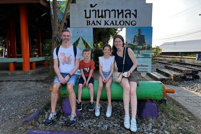 Floating and Railway Markets with Kwan Damnoen Restuarant - Cruising Damnoen Saduak Floating Market