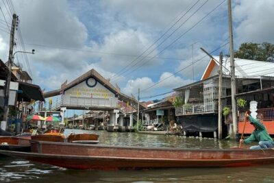 Floating Market and Railway Market Private Tour VIP Transport