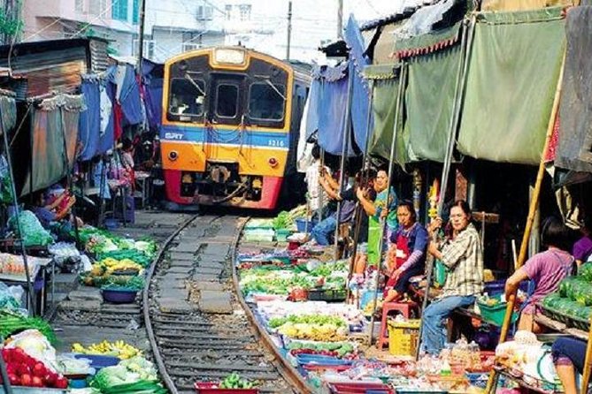 Floating Market Damnoen Saduak and Meklong Railway Market: Half Day Tour - Who will enjoy this tour most?
