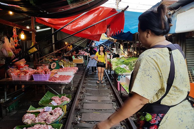 Floating Market Damnoen Saduak and Meklong Railway Market: Half Day Tour - Practical details that can affect your morning