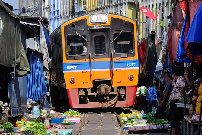 Floating Market Damnoen Saduak and Meklong Railway Market: Half Day Tour - How much time do you really get?