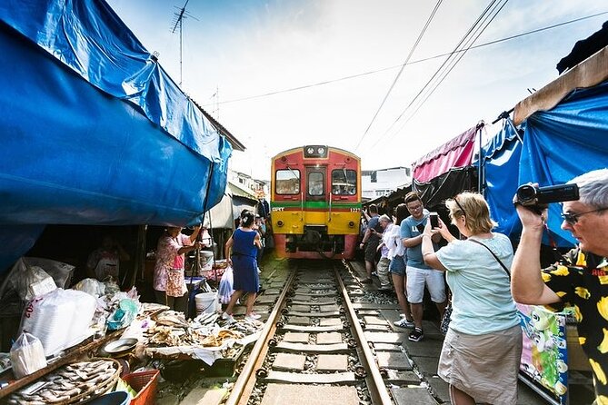 Floating Market & Railway Market near Bangkok - Damnoen Saduak and the canal view