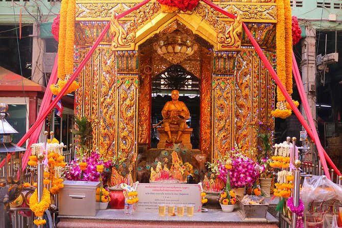 Flower Market & Floral Art: Multilingual Private Tour [EN/others] - Guanyin Shrine and the old Kudi Chin neighborhood